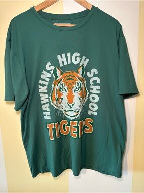 Green Short-Sleeve Graphic Tee with Tiger Emblem
